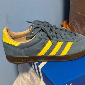 Adidas Men's Gray and Yellow Sneakers